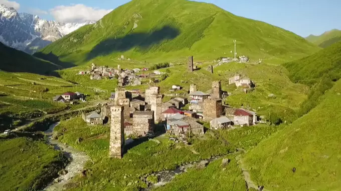 【世にも不思議な光景】秘境に石の塔が林立?ジョージアの世界遺産|TBSテレビ