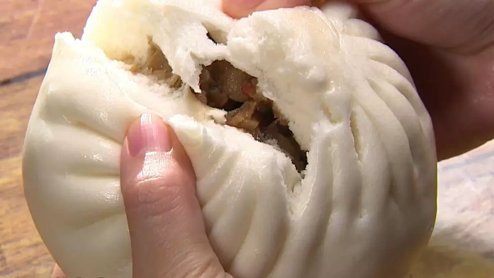 超巨大な「肉まん」がズラリ!神楽坂で人気の老舗「中華まん」店 超巨大な「肉まん」がズラリ!神楽坂で人気の老舗「中華まん」店