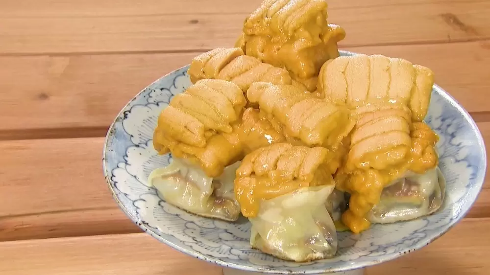 ウニ山盛りの餃子!日本一予約が取れない店の“幻の餃子”がすごい