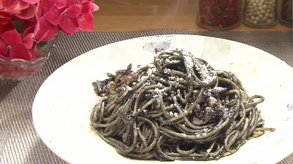 ミシュラン掲載店でいただく、新鮮ヤリイカの「イカスミパスタ」が美味