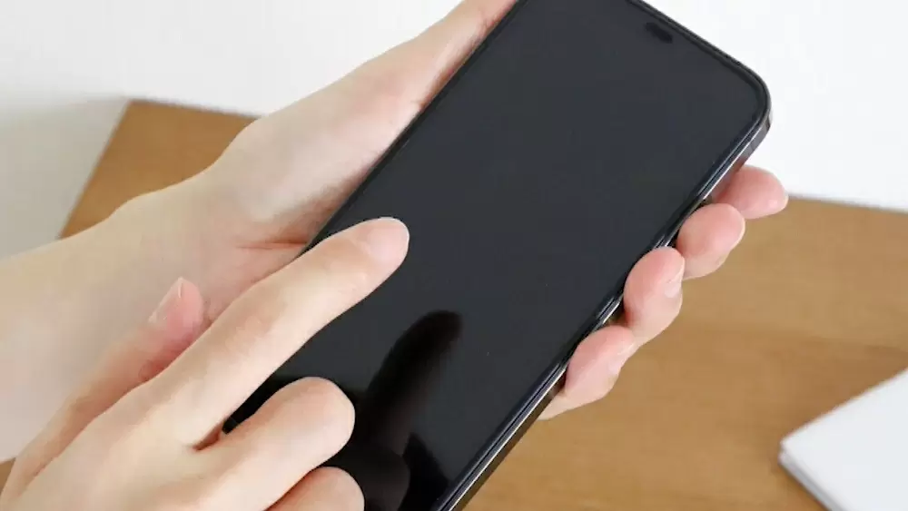 ハンマーで叩いても割れないガラスを使った 最新のスマホ画面 がすごい Tbsテレビ ハンマーで叩いても割れないガラスを使った 最新のスマホ画面 がすごい Tbsテレビ