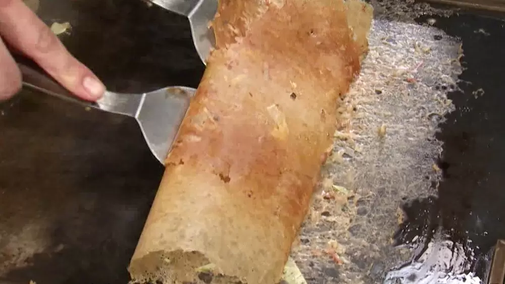 新感覚！パリパリ「煎餅もんじゃ」が味わえる、もんじゃ焼き店