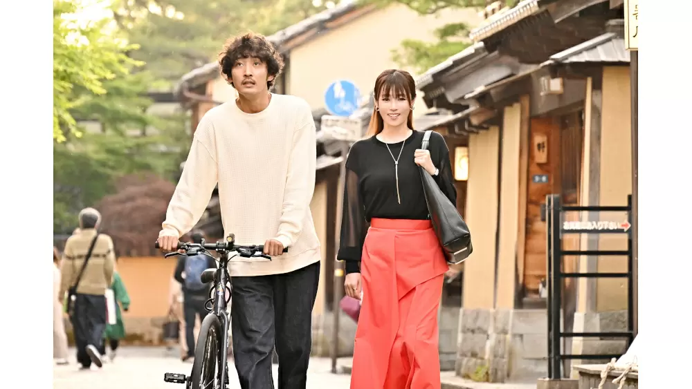 一点物　深田恭子 サイン入り　撮影実使用　自転車フェンダー 瞳子の地元・金沢の名所と名物が満載！『18／40～ふたりなら夢も恋