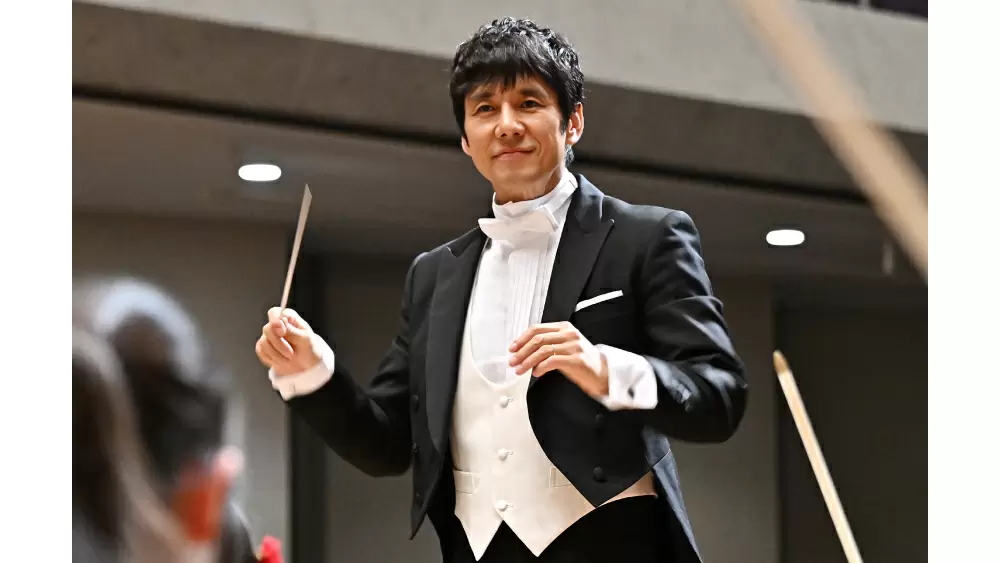 オーケストラに指揮者は必要？西島秀俊をレッスンしたマエストロが本音