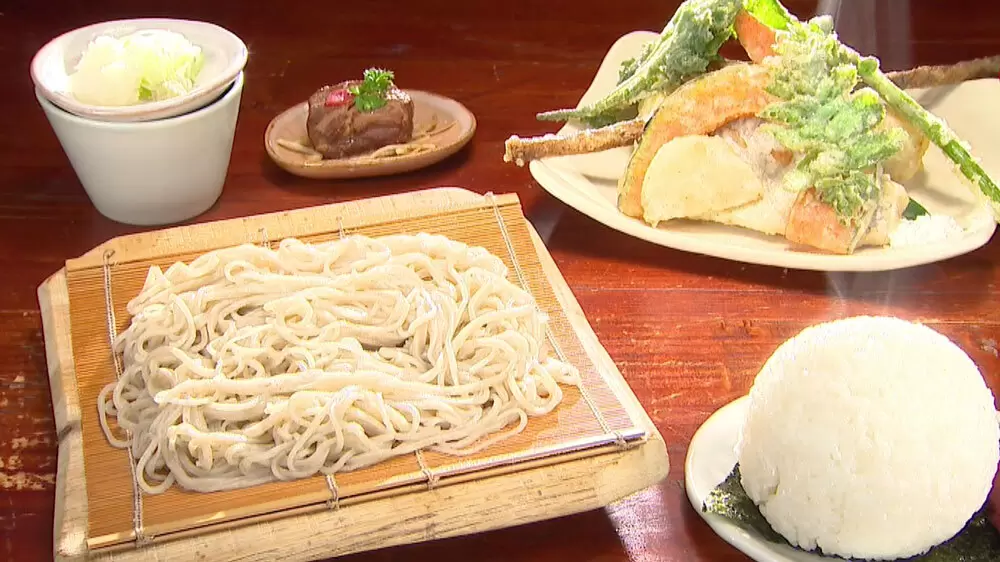 香り高い手打ちそば&特大にぎり飯のセットが絶品すぎる