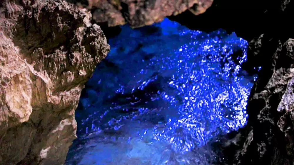 飲むと長生きする 神秘の地底湖にある神秘水 ドラゴンブルー とは Tbsテレビ