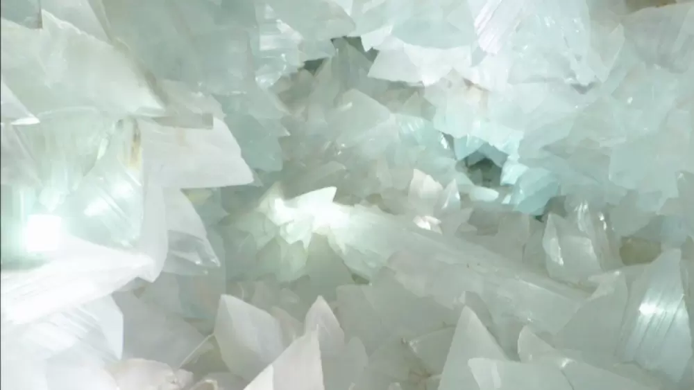 神秘の絶景 白の結晶世界 クリスタル洞窟 の封印が解かれる Tbsテレビ
