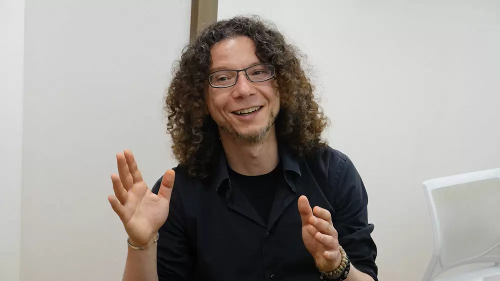 悪魔祓いを研究する文化人類学者デ・アントーニ アンドレア『クレイジージャーニー』インタビュー!|TBSテレビ