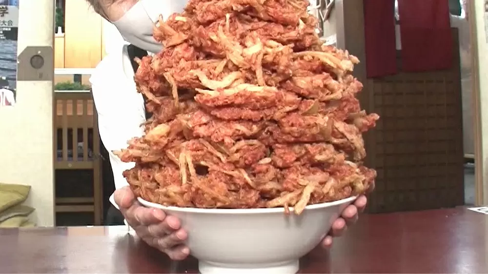 唐揚げ4kgの定食に、高さ40cmのかき揚げ丼！デカ盛りの揚げ物を