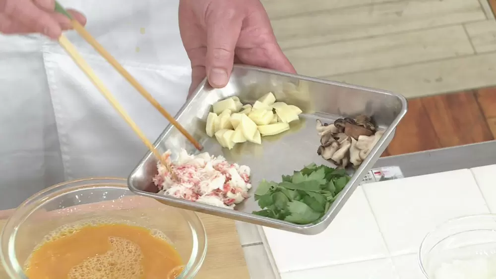 日本料理のプロ直伝!春野菜たっぷり「だし巻きたまご」の作り方 日本料理のプロ直伝!春野菜たっぷり「だし巻きたまご」の作り方