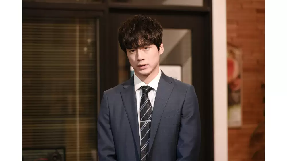 【希少】GUCCI グッチ　ネクタイ　紺　現行　坂口健太郎　芸能人　ソリッド 希少】GUCCI グッチ ネクタイ 紺 現行 坂口健太郎 芸能人 ソリッド