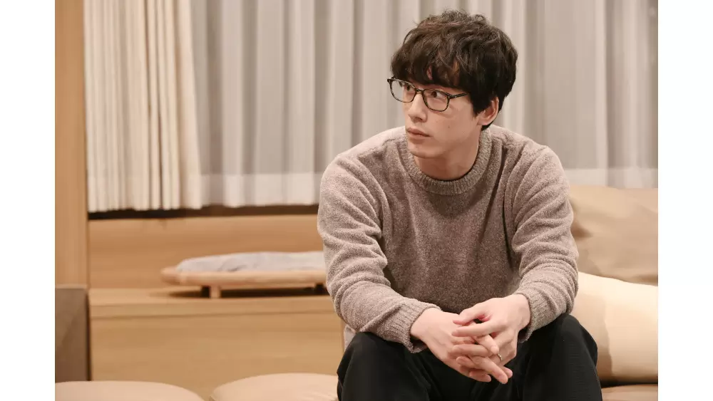 【希少】GUCCI グッチ　ネクタイ　紺　現行　坂口健太郎　芸能人　ソリッド 希少】GUCCI グッチ ネクタイ 紺 現行 坂口健太郎 芸能人 ソリッド