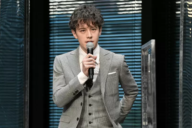プラスチック製ポスター２点★中古品 綾瀬はるか 小栗旬 役所広司 TOKIO プラスチック製ポスター2点☆中古品 綾瀬はるか 小栗旬 役所
