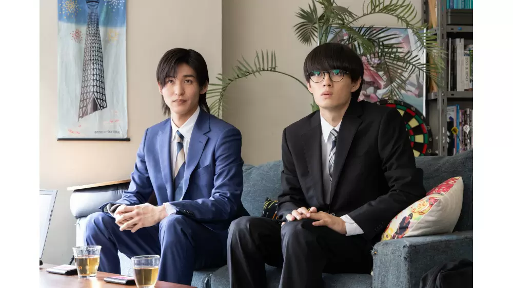 目黒蓮演じるハルのスーツは、“っぽい”が要⁉『トリリオンゲーム