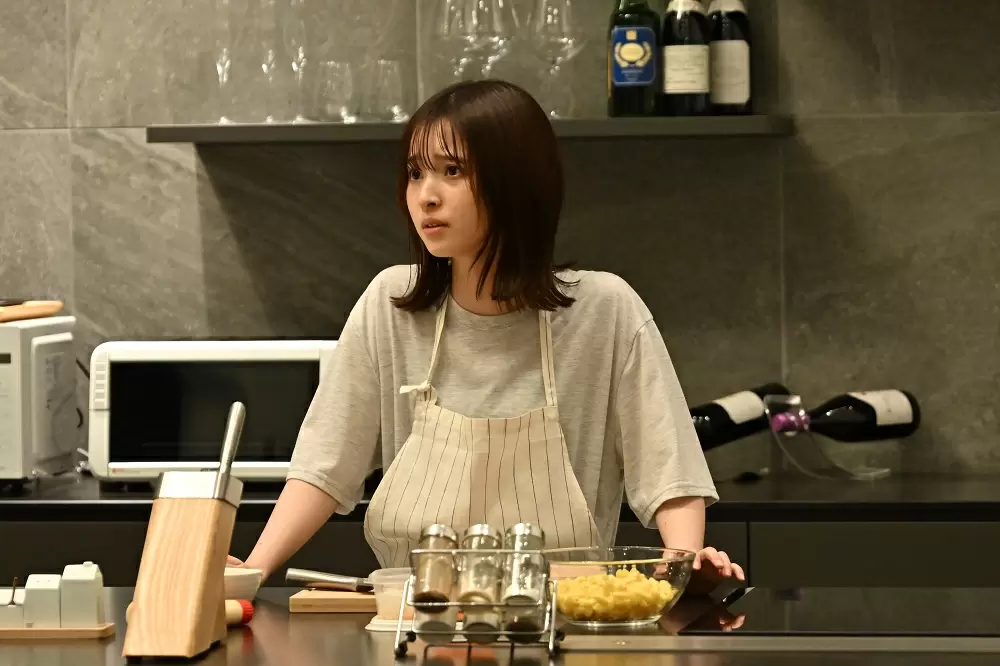 沢島真凛を演じる飯沼愛