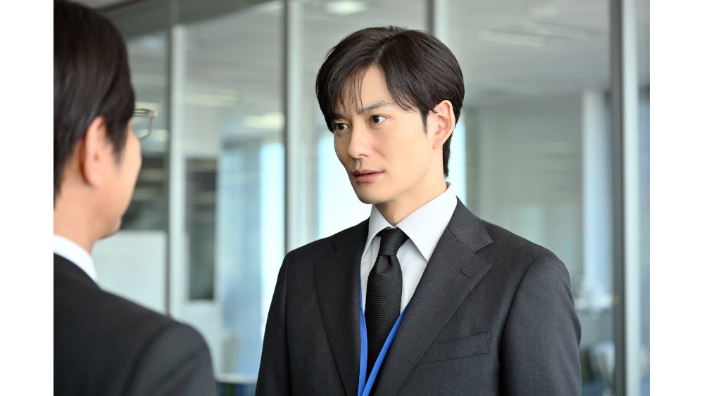 岡田将生が松坂桃李との間に感じる“特別な絆”──久しぶりの共演となっ