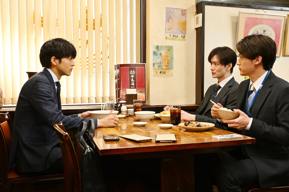 岡田将生が松坂桃李との間に感じる“特別な絆”──久しぶりの共演となっ
