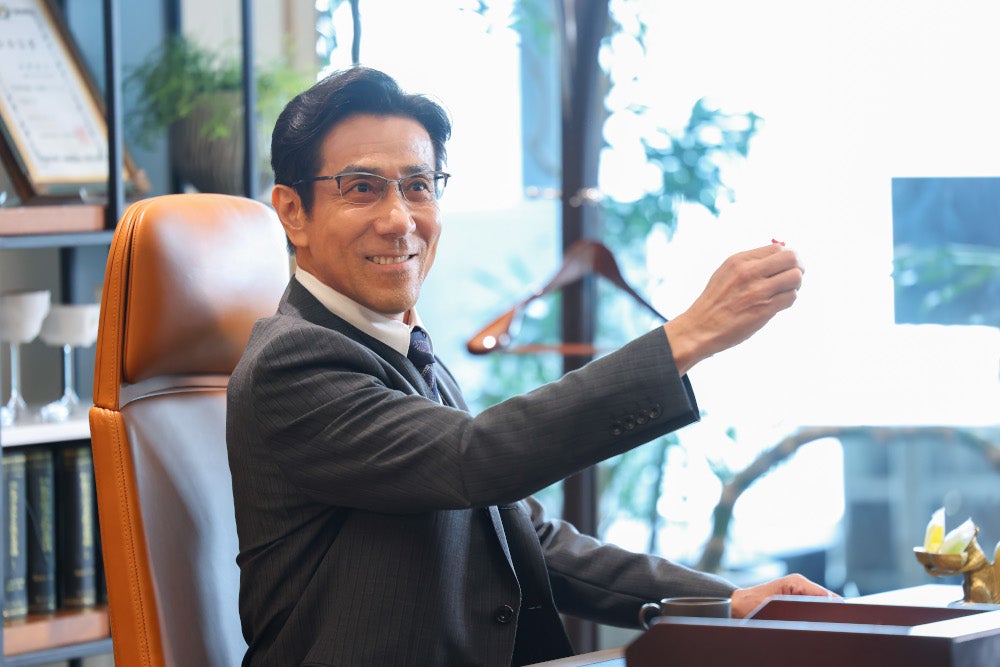 火曜ドラマ『初恋DOGs』より岸谷五朗
