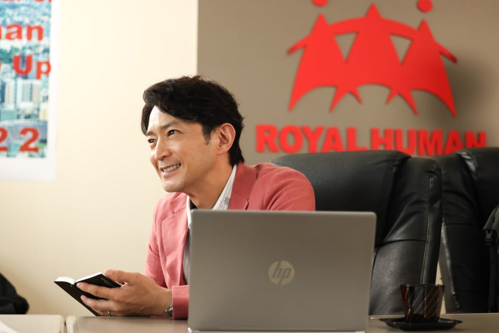 <figure><img alt="日曜劇場『ザ・ロイヤルファミリー』より" src="/files/user/tbs_drama/2025/10/royalfamily/20251129a_royalfamily_05.jpg"></figure>